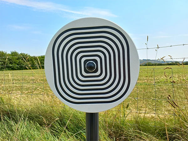 Pulsing Square Optical Illusion with Alu Post - Schoolscapes US